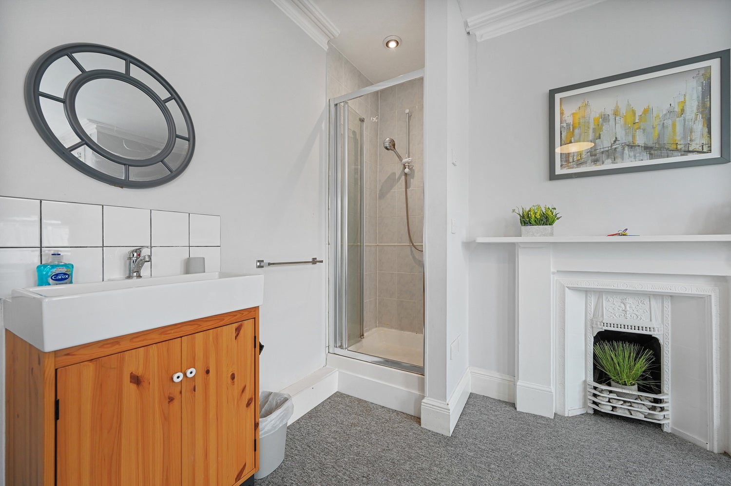 Room Station Road in Greater London