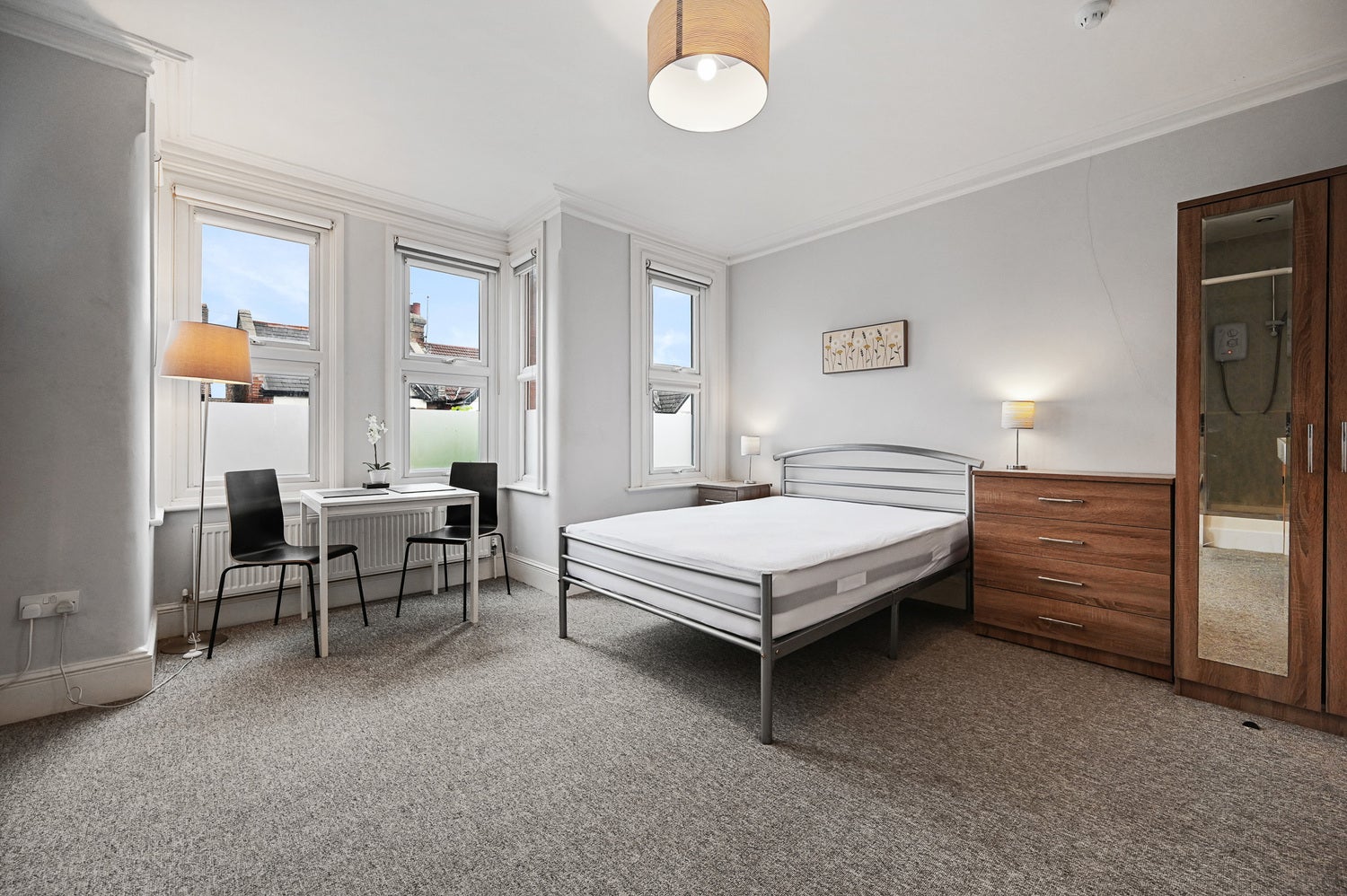 Room Station Road in Greater London