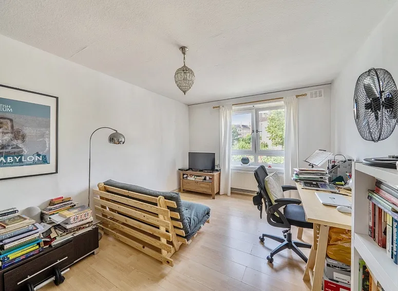 Flat Moelwyn Hughes Court in Greater London