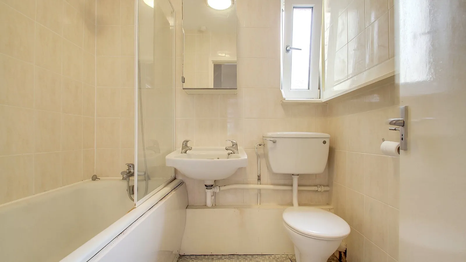 Flat Moelwyn Hughes Court in Greater London