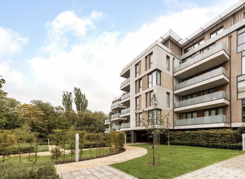 Flat Quebec Way in Greater London