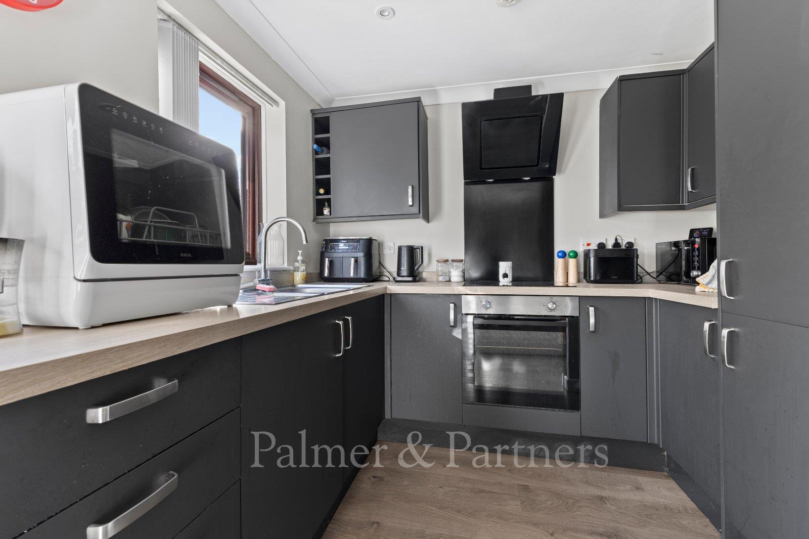 Flat Claremont Heights in Colchester