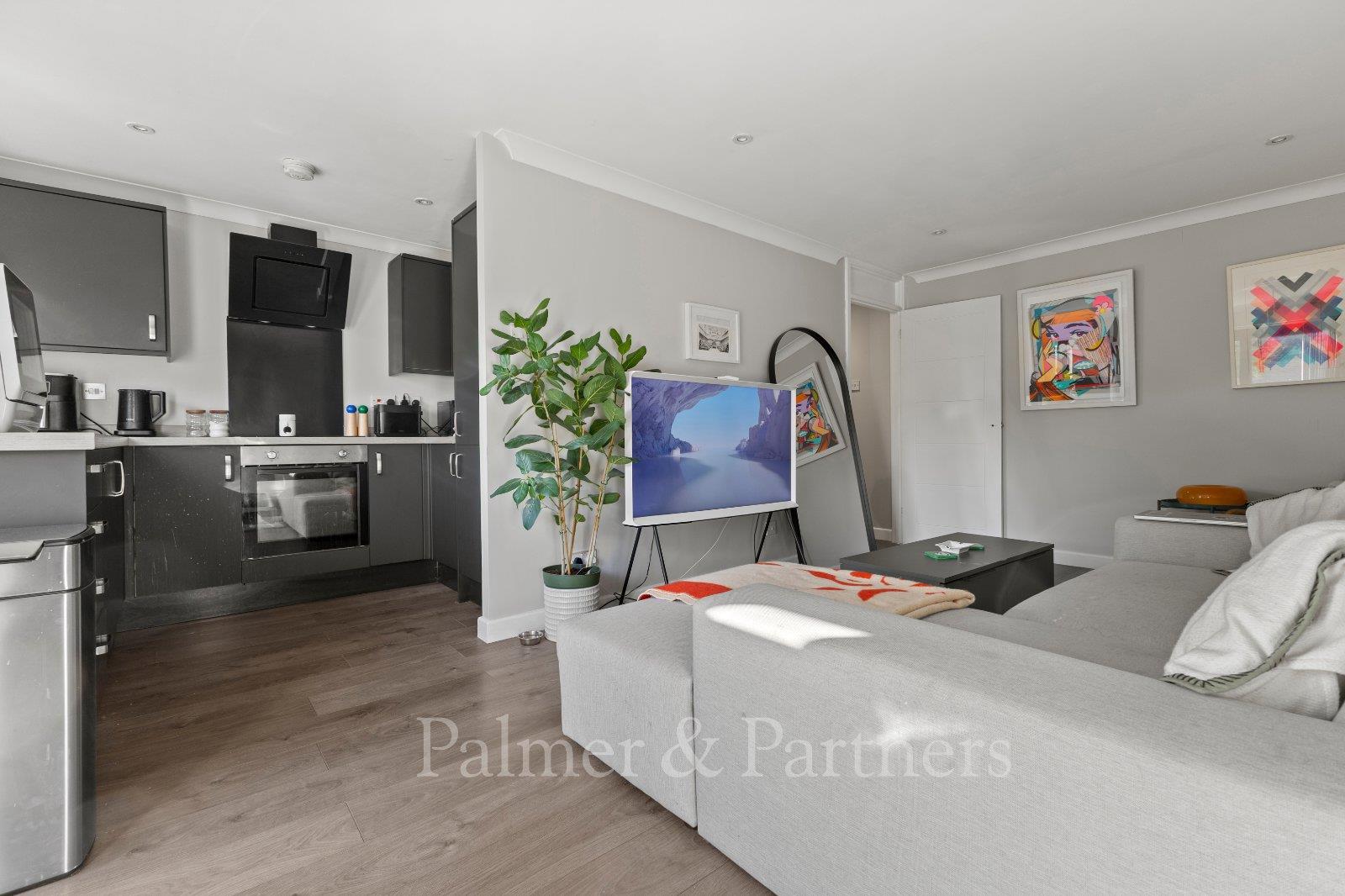Flat Claremont Heights in Colchester