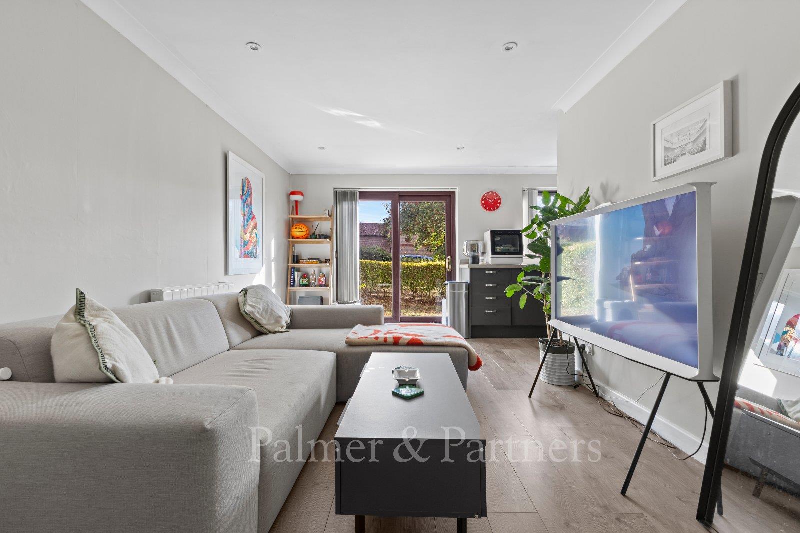Flat Claremont Heights in Colchester