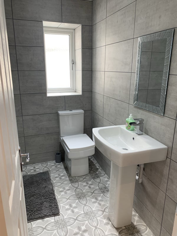 Room Neville Street in Cardiff