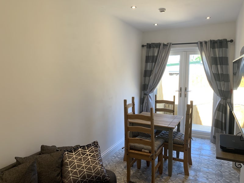 Room Neville Street in Cardiff