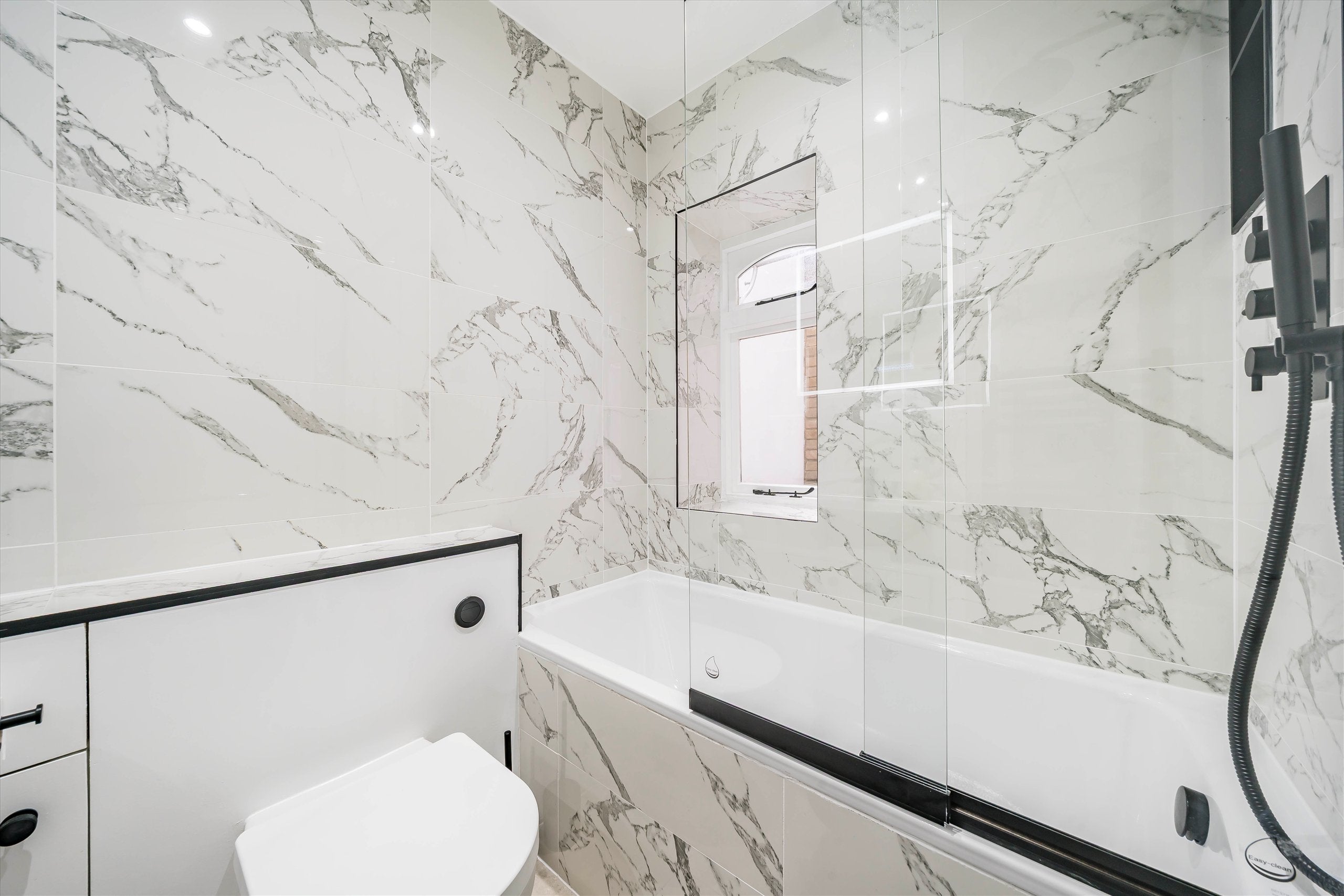 Flat Ansdell Terrace in Greater London