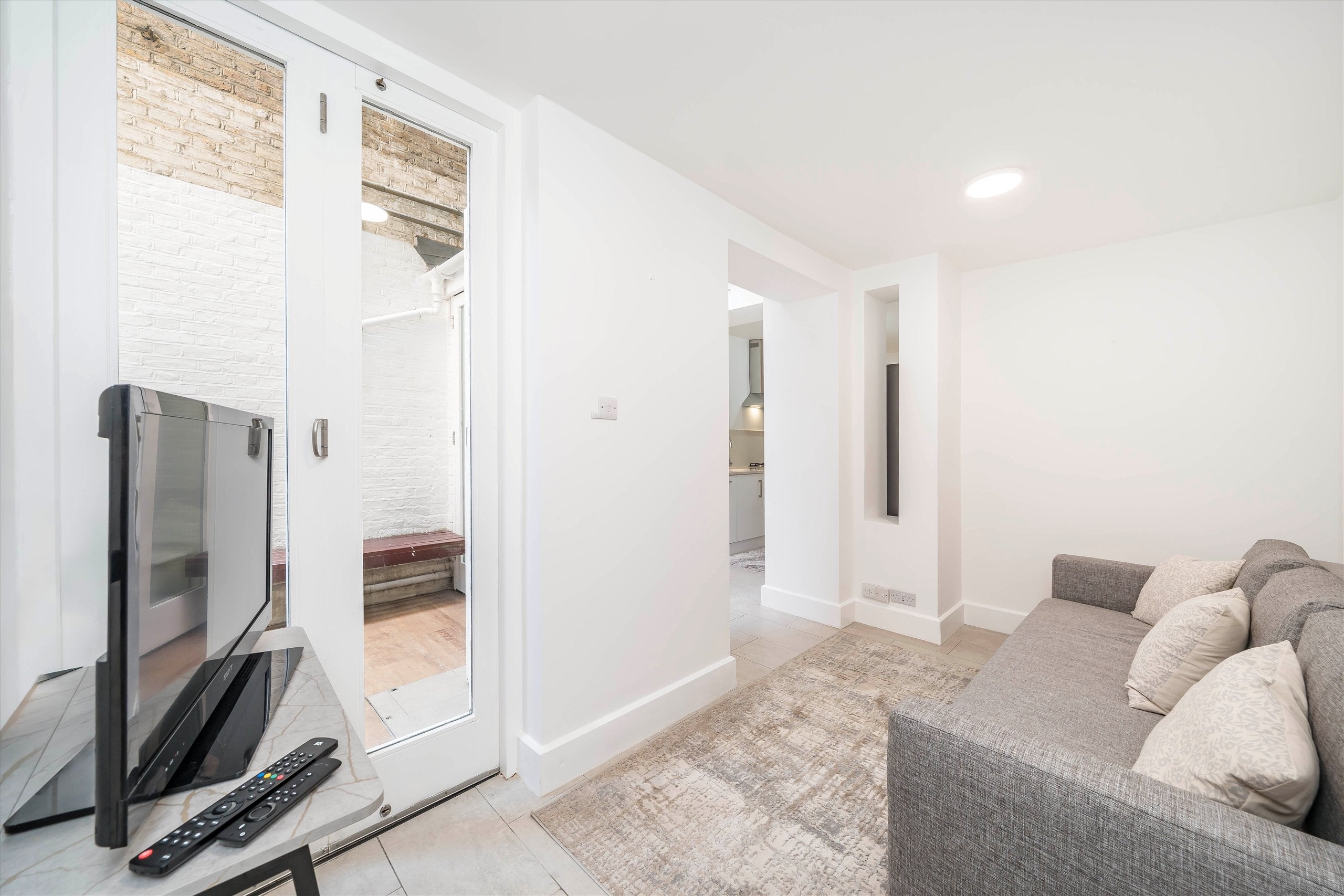 Flat Ansdell Terrace in Greater London
