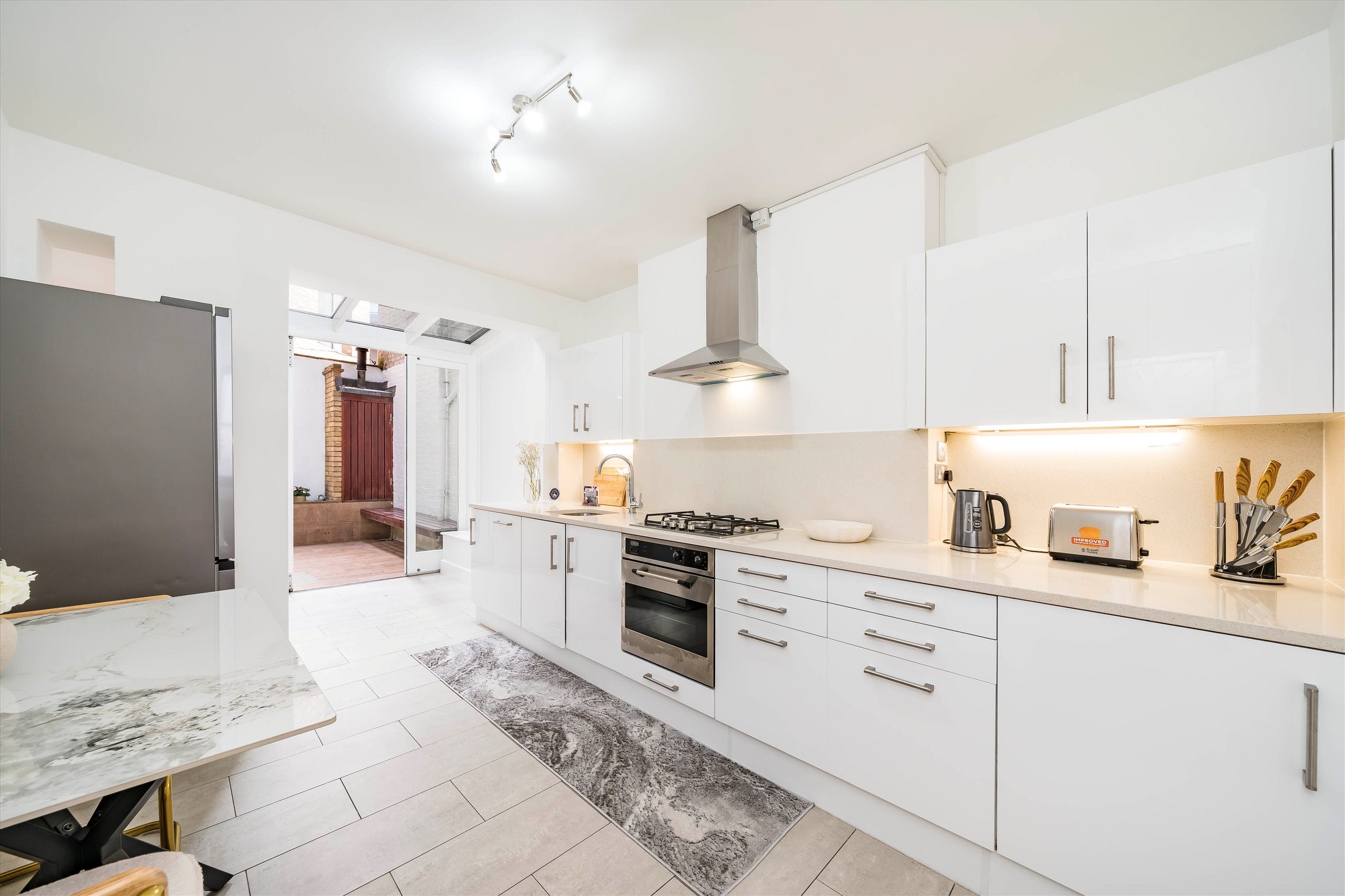 Flat Ansdell Terrace in Greater London