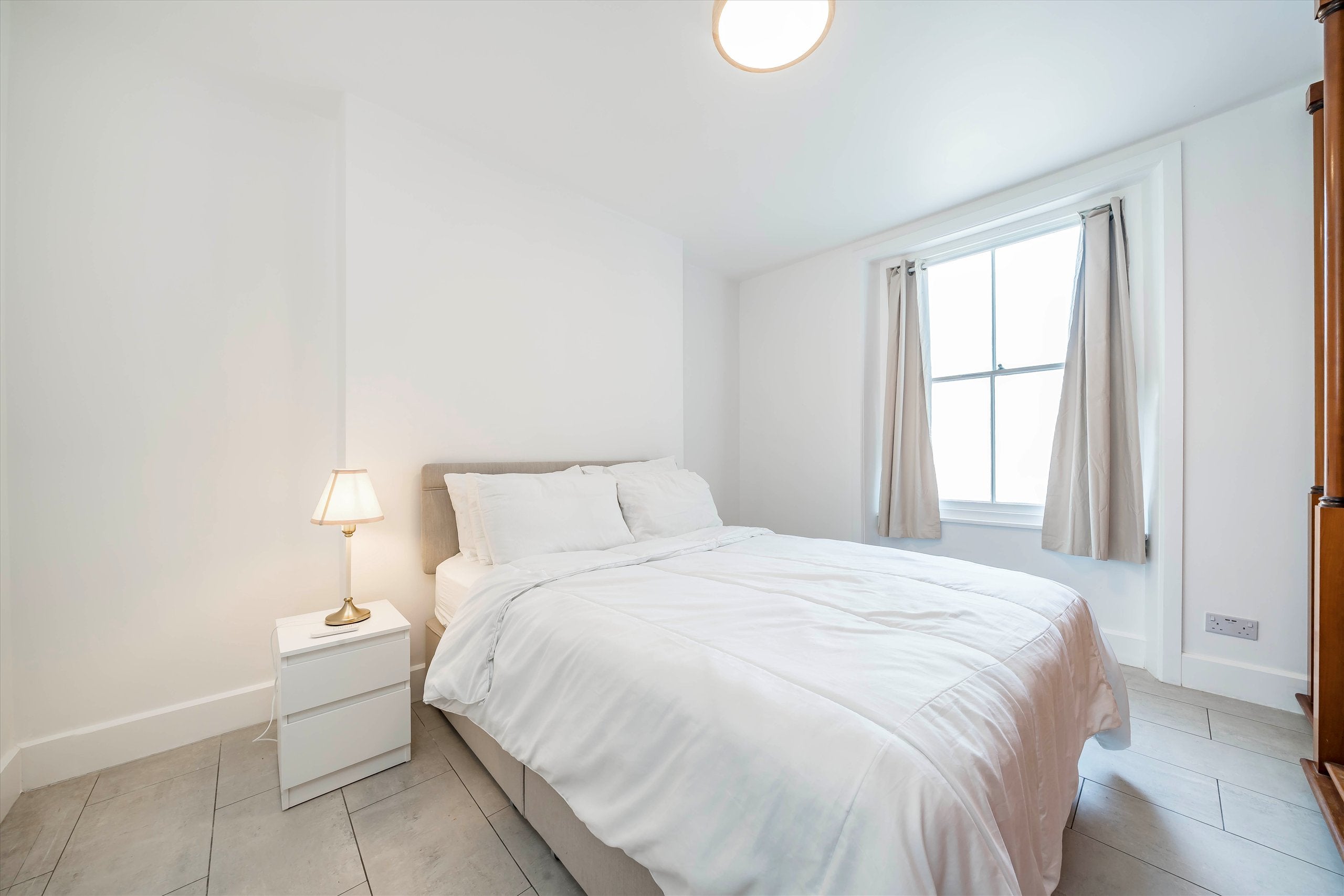 Flat Ansdell Terrace in Greater London