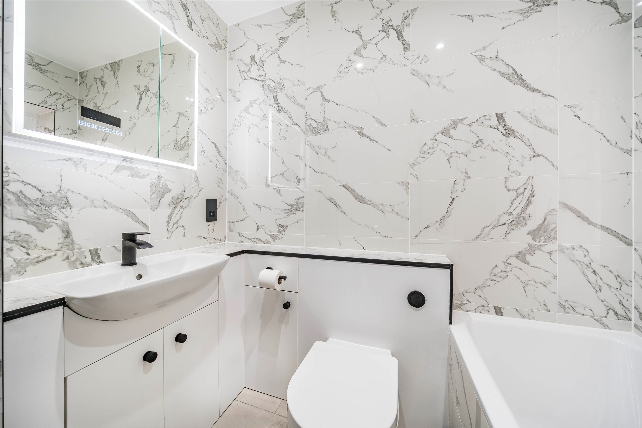 Flat Ansdell Terrace in Greater London