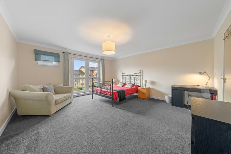 Room Whitehill Court in Glasgow