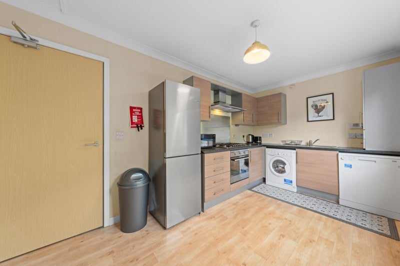 Room Whitehill Court in Glasgow