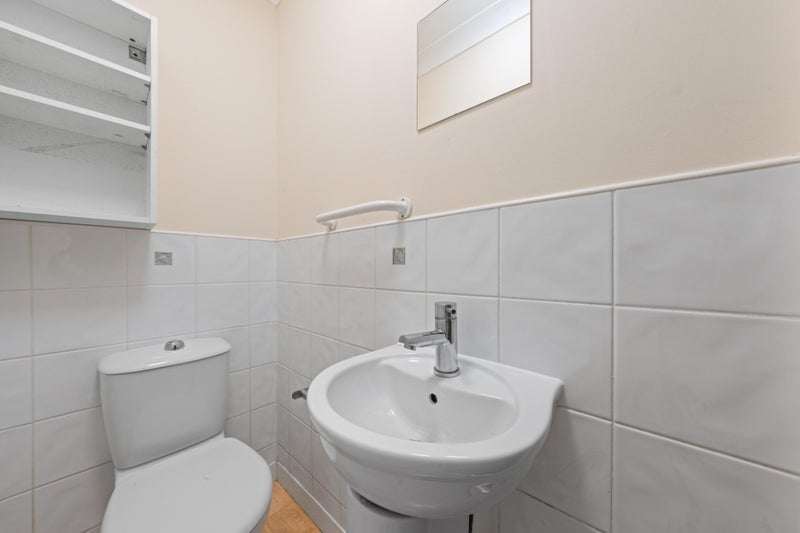 Room Whitehill Court in Glasgow