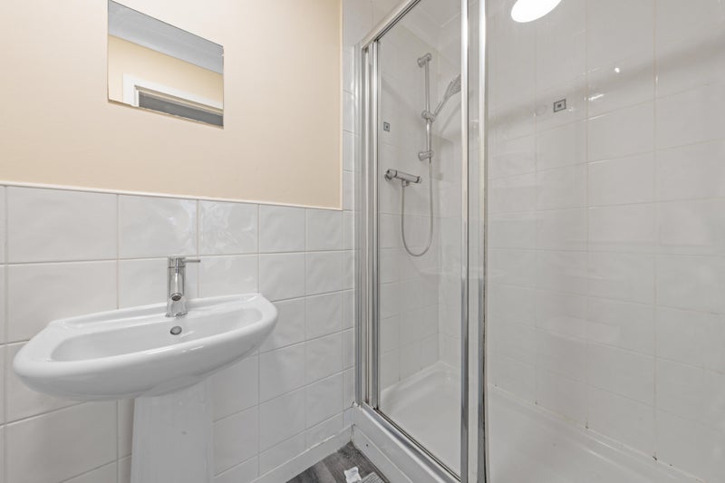 Room Whitehill Court in Glasgow