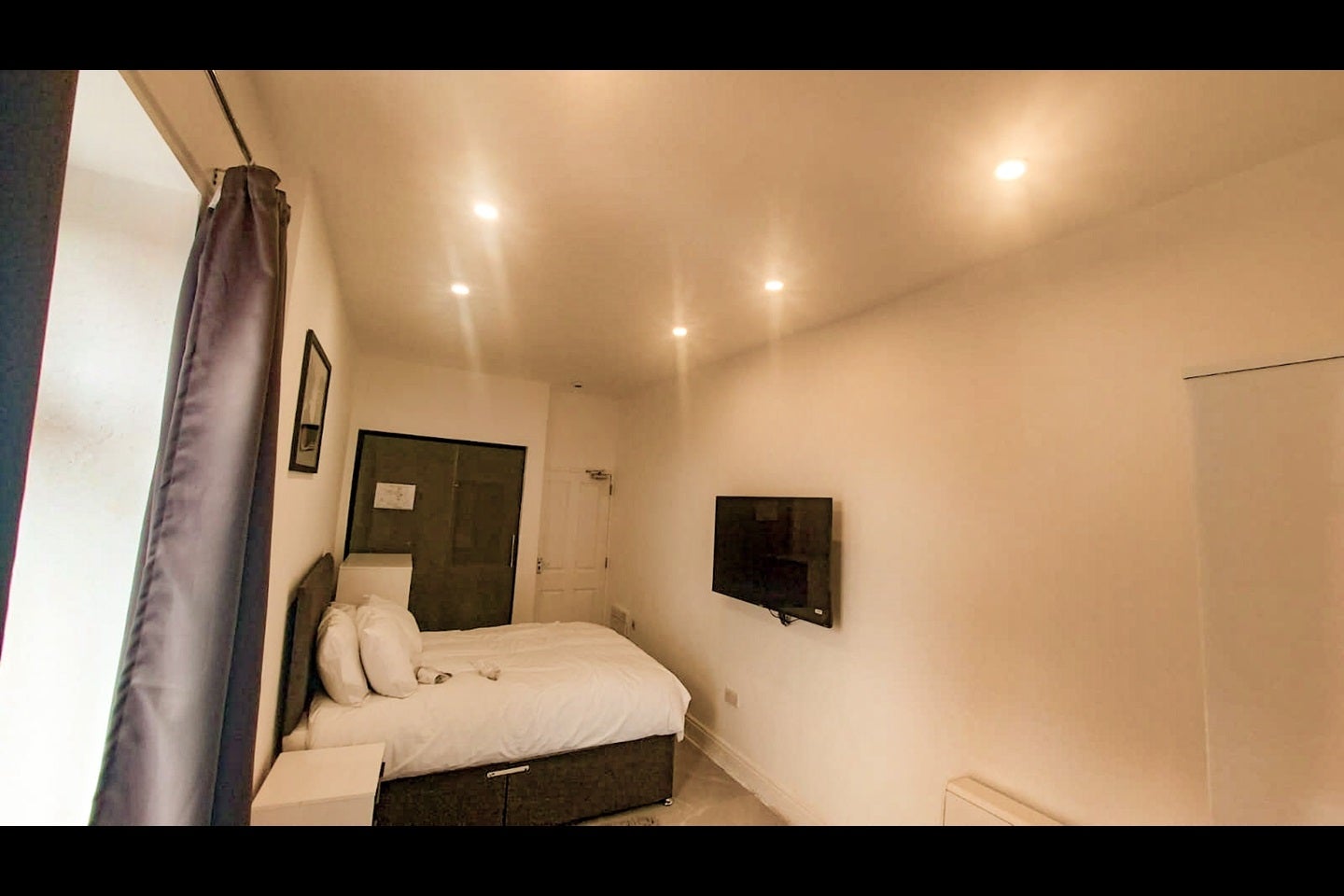 Room Abbey Hills Road in Oldham