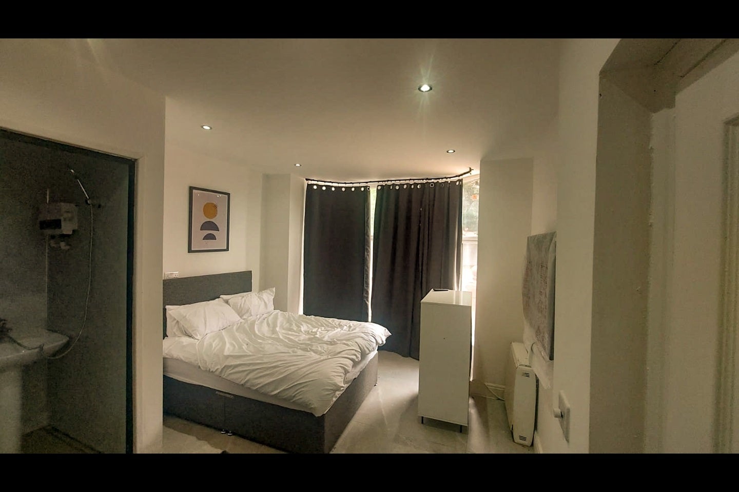 Room Abbey Hills Road in Oldham