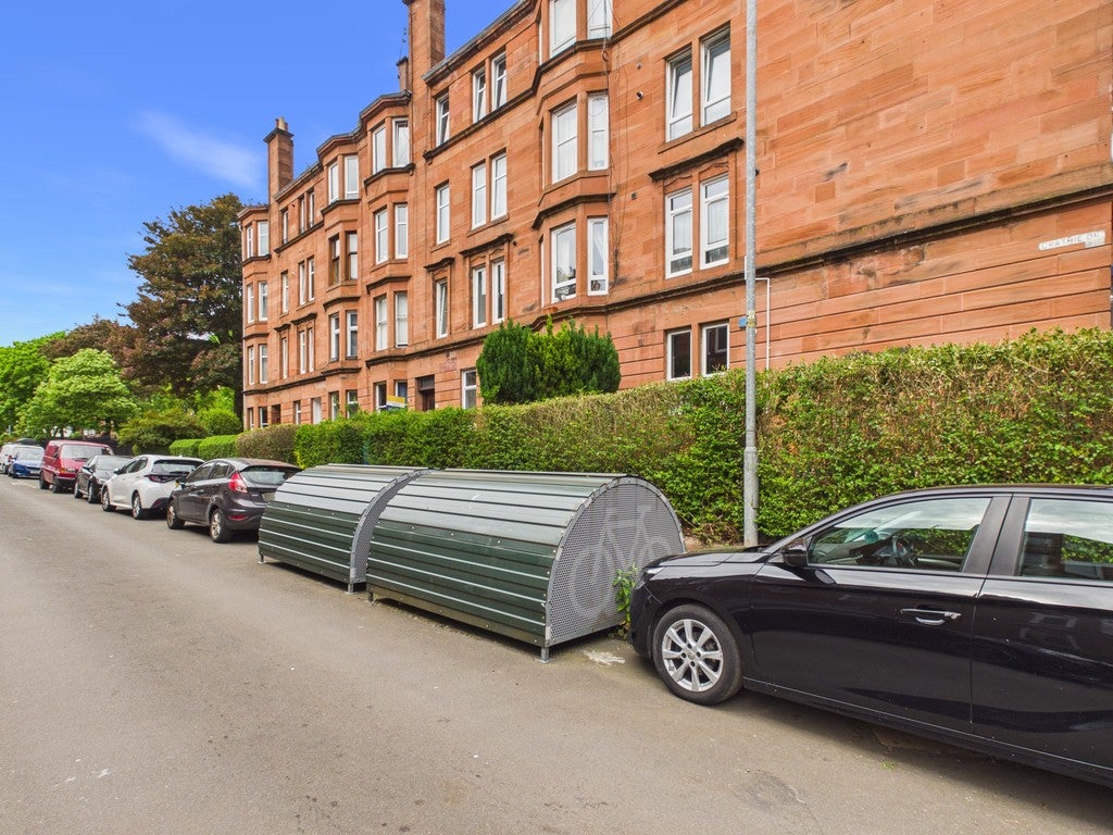 Flat Crathie Drive in Glasgow