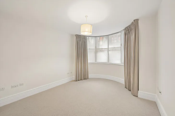 Flat Pont Street in Greater London