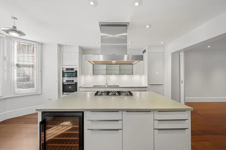 Flat Pont Street in Greater London