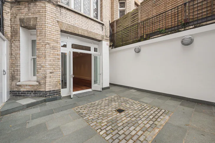 Flat Pont Street in Greater London