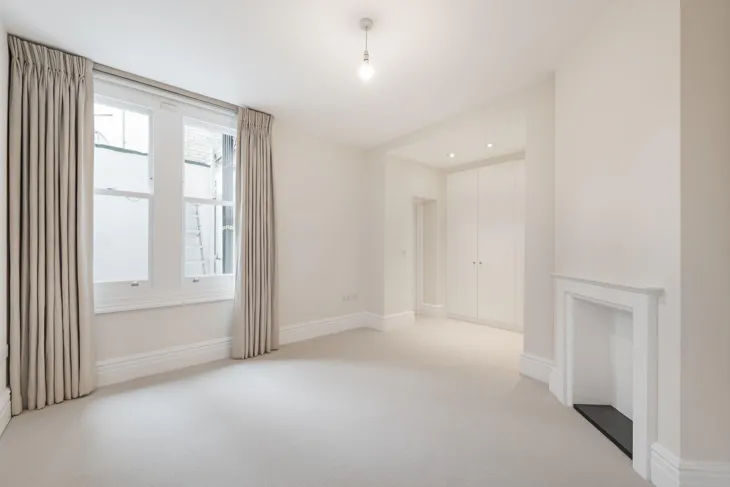 Flat Pont Street in Greater London
