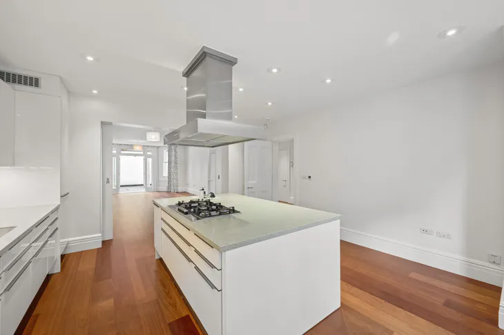 Flat Pont Street in Greater London