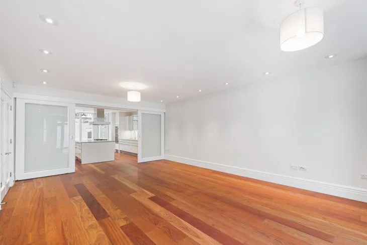 Flat Pont Street in Greater London