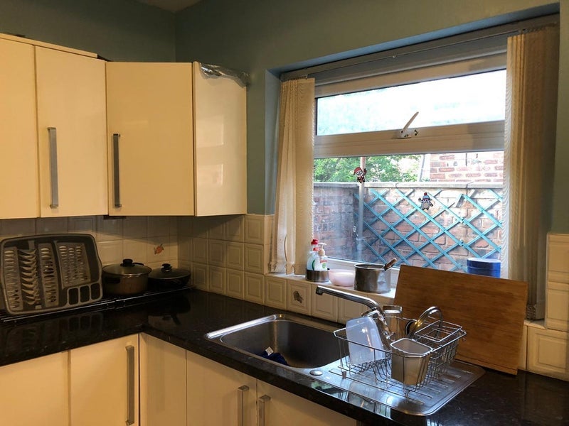 Room Polygon Avenue in Manchester