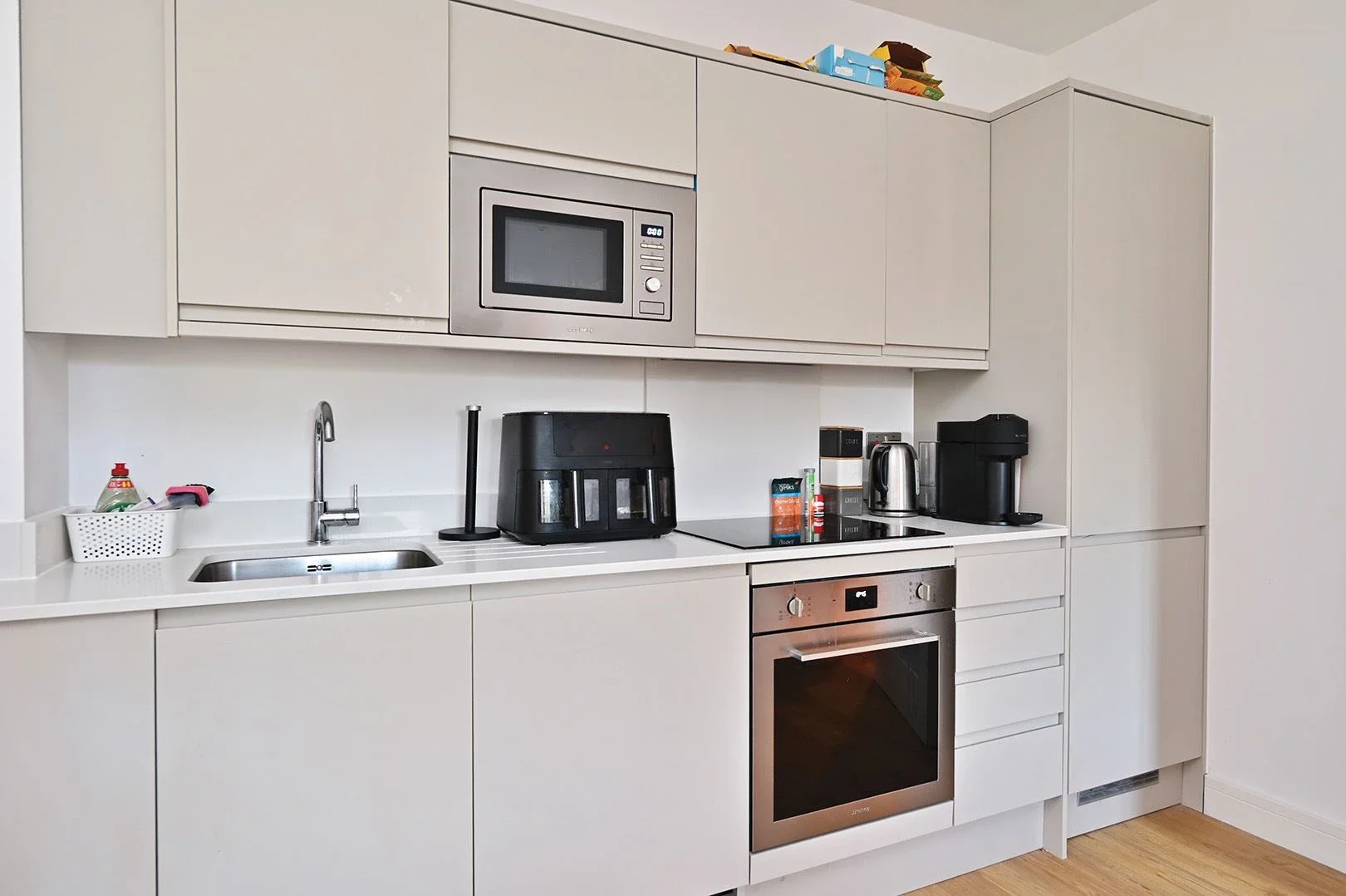 Flat Farnborough Road in Rushmoor