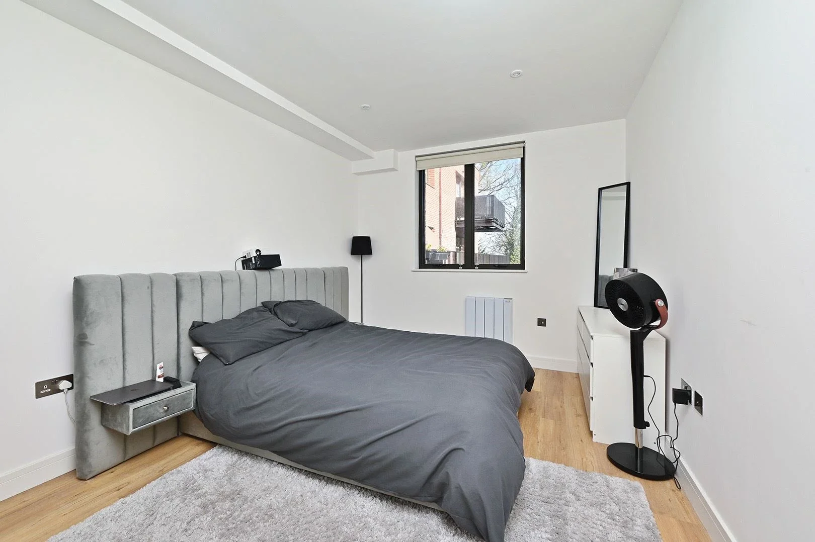 Flat Farnborough Road in Rushmoor