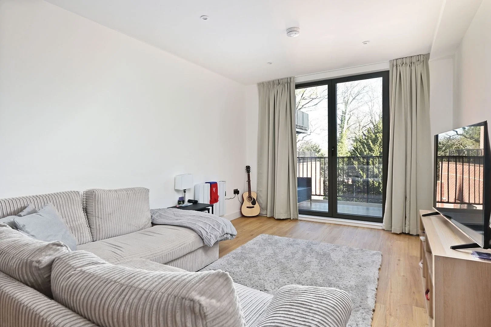 Flat Farnborough Road in Rushmoor