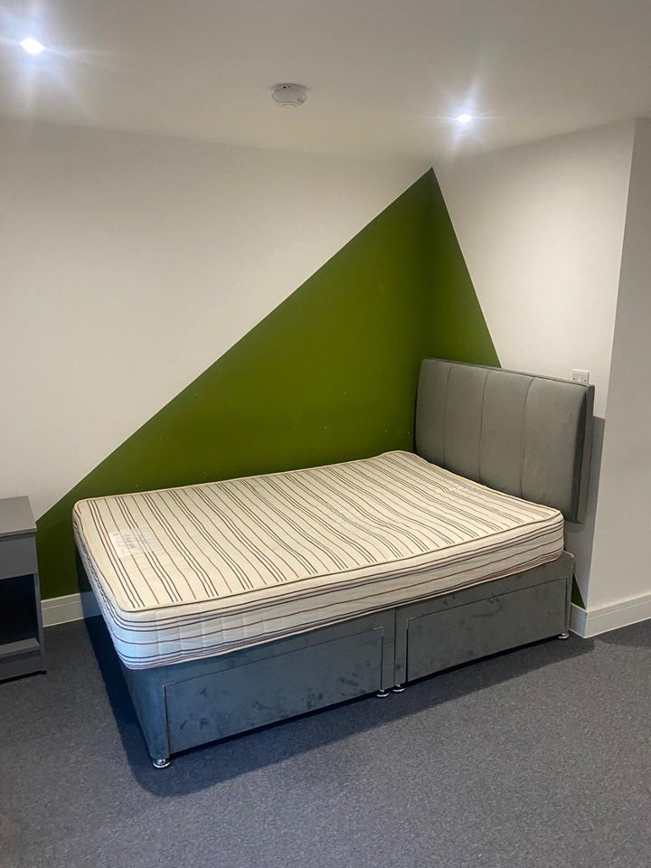 Room Straits Parade in Bristol