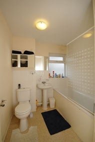 Room Dirleton Road in Greater London