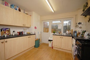 Room Dirleton Road in Greater London