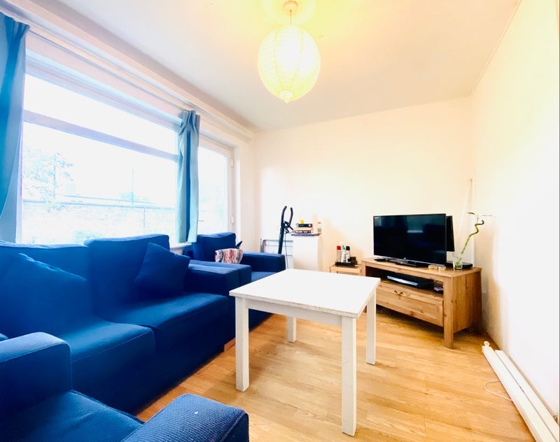Room Dirleton Road in Greater London
