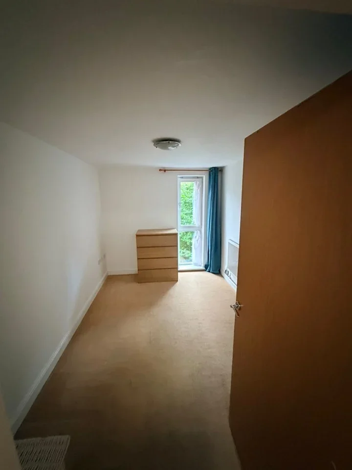 Flat Commonwealth Drive in Crawley