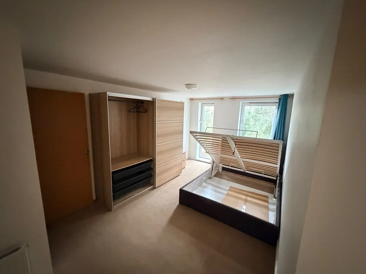 Flat Commonwealth Drive in Crawley