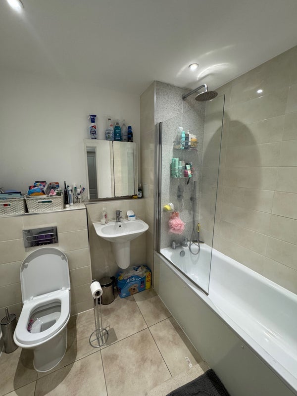 Room Rolling Mills Mews in Greater London