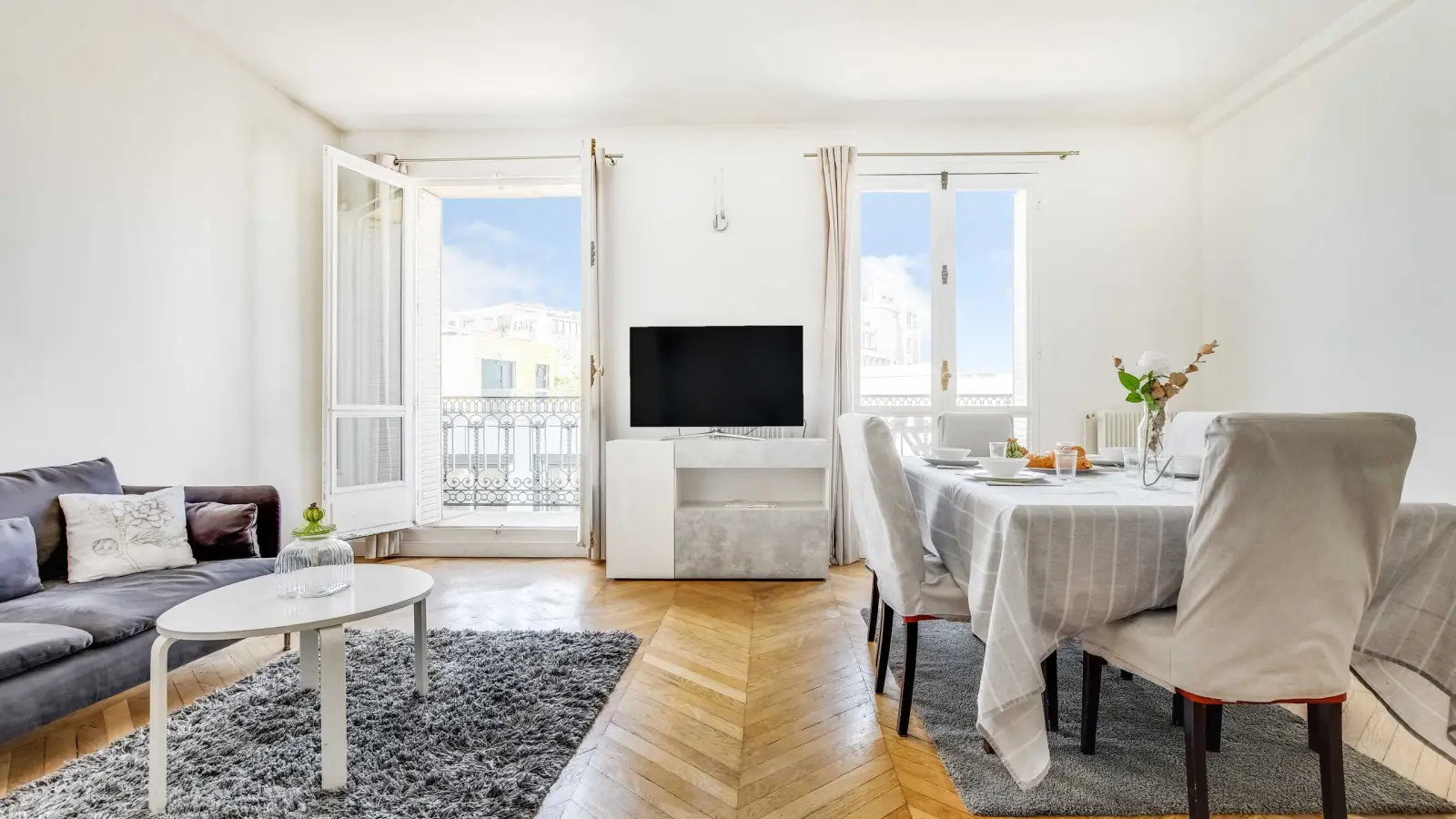 Appartement Rue du Colisée à Paris
