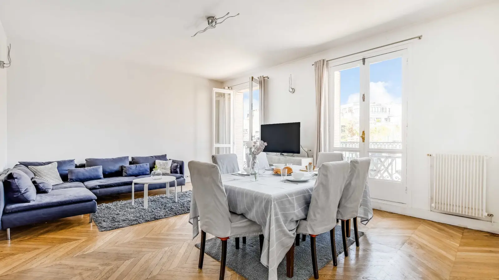 Appartement Rue du Colisée à Paris