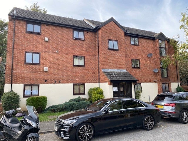 Flat Wheatley Close in Greater London
