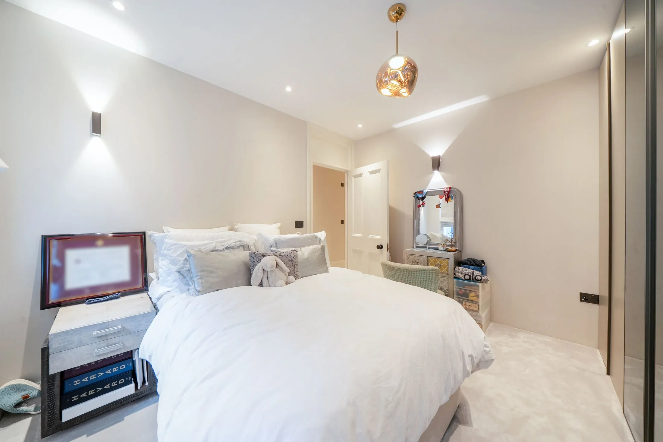 Flat Abingdon Villas in Greater London