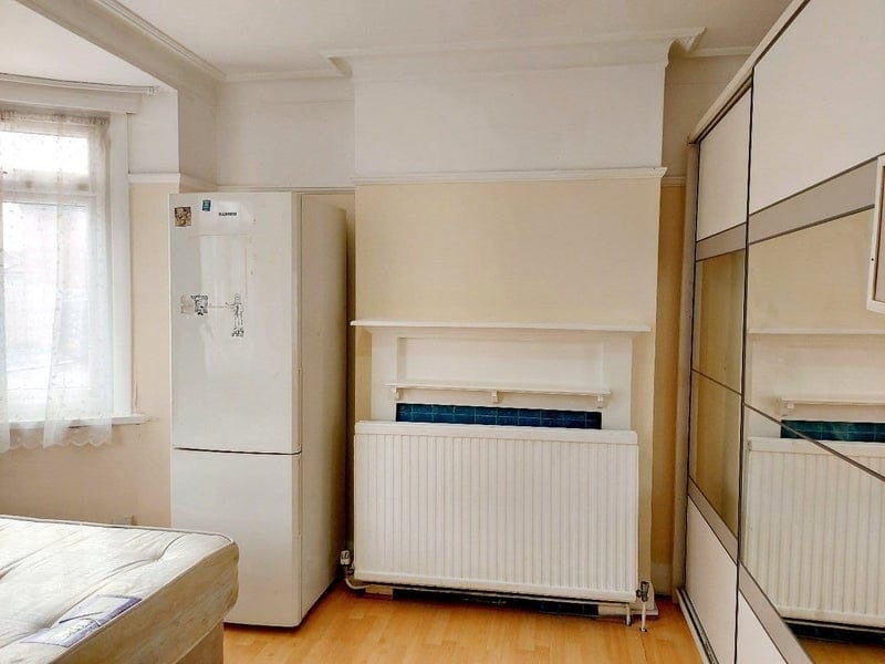 Room Oakdale Road in Greater London
