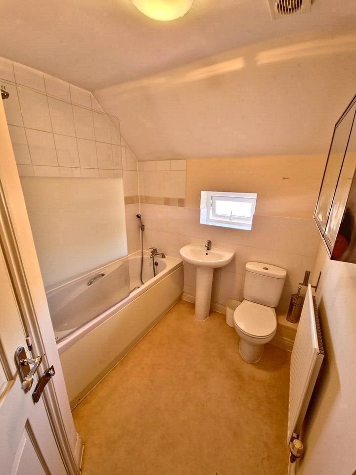 Room Millgrove Street in Blunsdon St Andrew