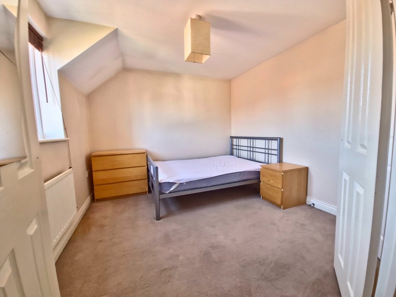 Room Millgrove Street in Blunsdon St Andrew