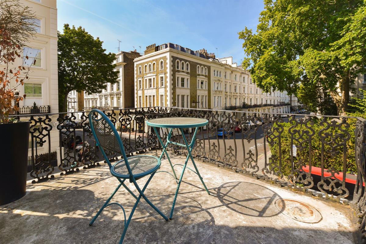Flat Prince's Square in City of Westminster