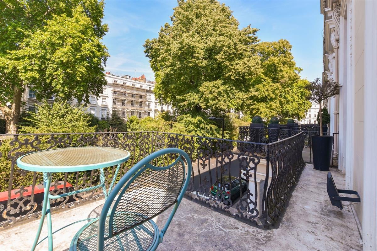 Flat Prince's Square in City of Westminster