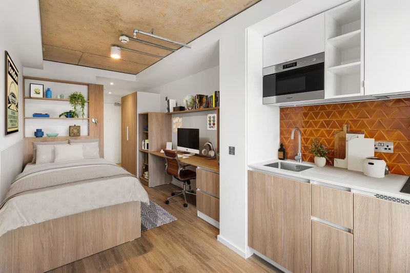 Room Rutherford Way in Greater London