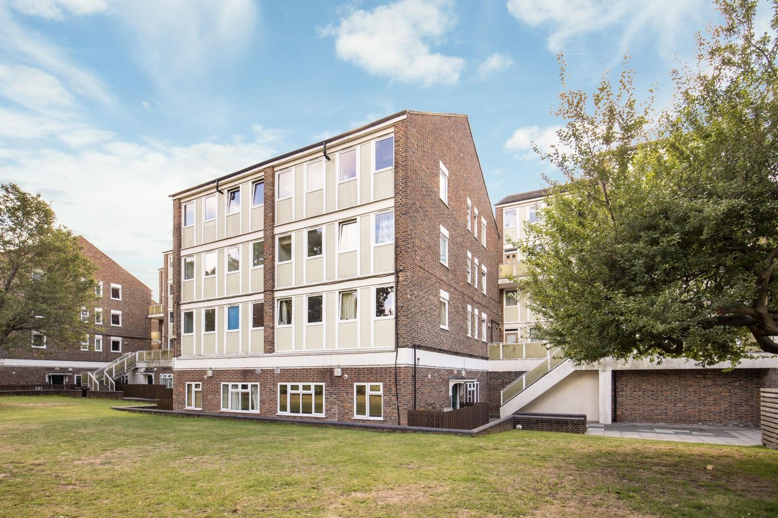 Flat Cambalt Road in Greater London